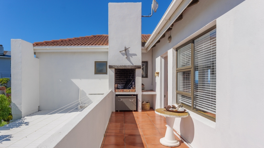 4 Bedroom Property for Sale in Oceanview Heights Western Cape